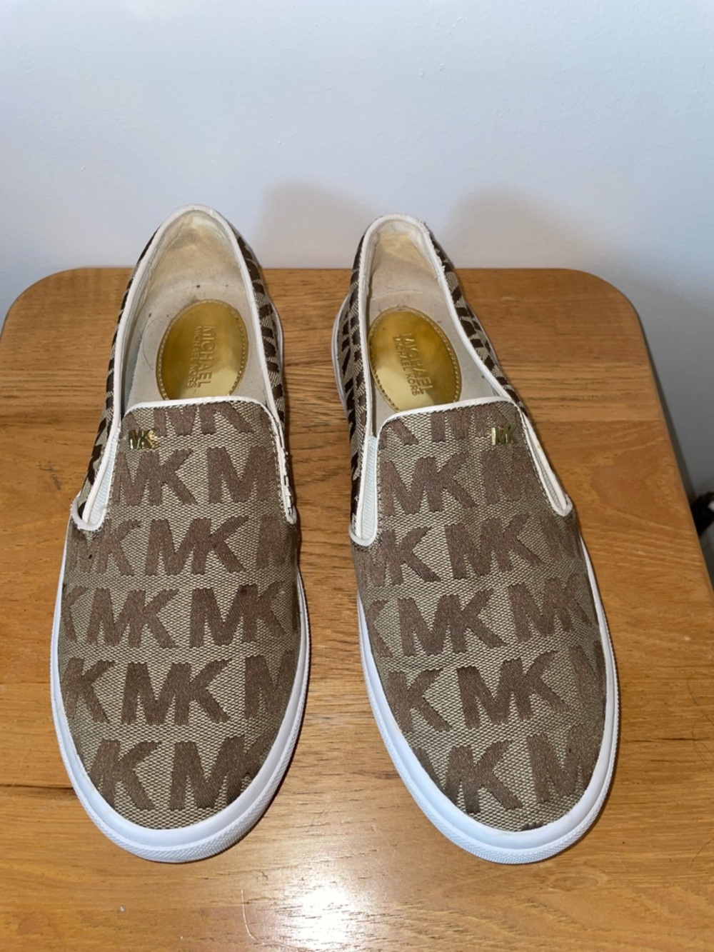 Michael Kors MK Logo Slip‑On Sneakers Tan Brown Canvas Gold Accent Designer SZ 7
